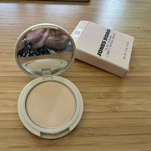 Jones Road The Best Eyeshadow Cream